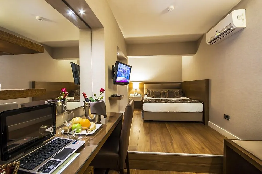 ***  The New Hotel Zeybek Esmirna Turquía